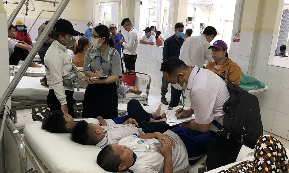 Nhiều học sinh ở Nha Trang nghi bị ngộ độc thực phẩm